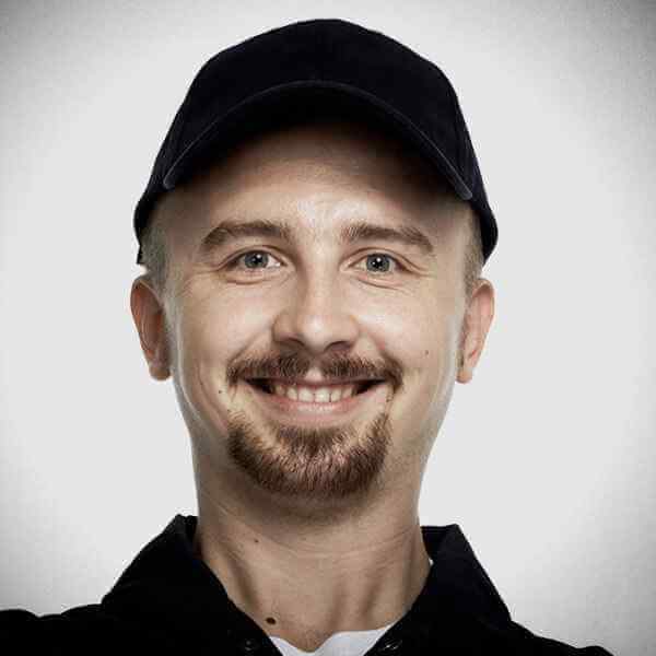 https://www.entrustroofing.com/wp-content/uploads/2018/09/our_team_03.jpg